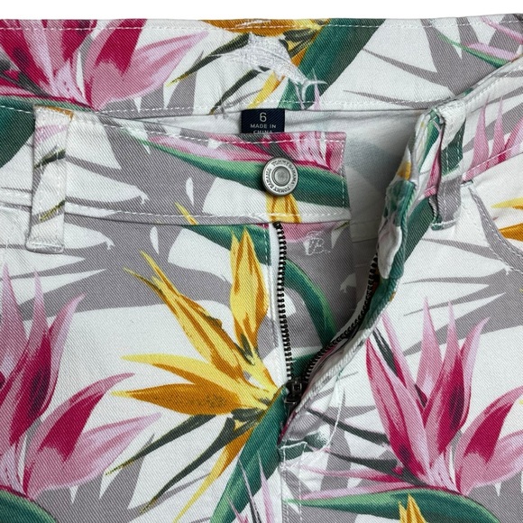 Tommy Bahama Women’s Denim Bermuda Shorts Bird Of Paradise Floral Sz 6 - Picture 4 of 11